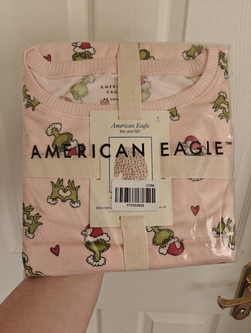 AMERICAN EAGLE NWT Grinch Pajamas Set - Picture 2 of 4